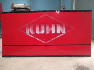 Kæmpe Kuhn skilt