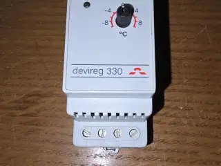 DEVIreg 330 Termostat , DIN