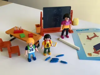 Playmobil 5971. Skole med 3 figurer.