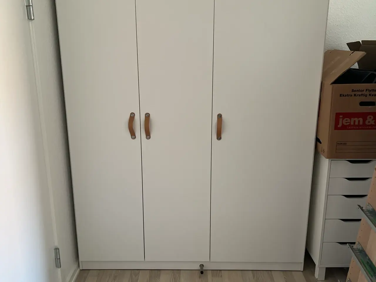 Billede 1 - Ikea skab/klædeskab 