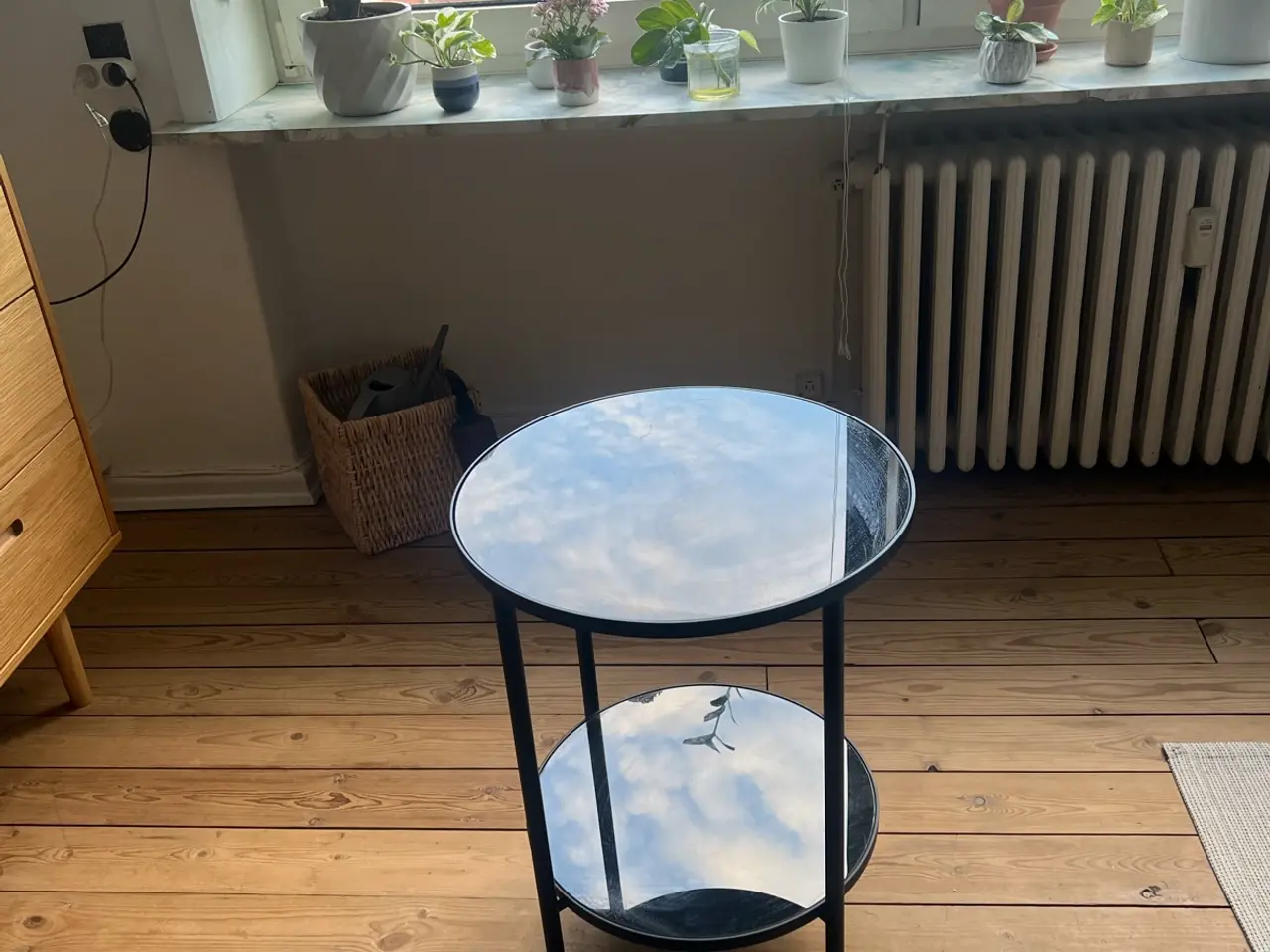 Billede 1 - Minimalistisk Äsperöd Ikea Sidebord