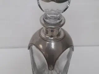 Karaffel med 2 glas.