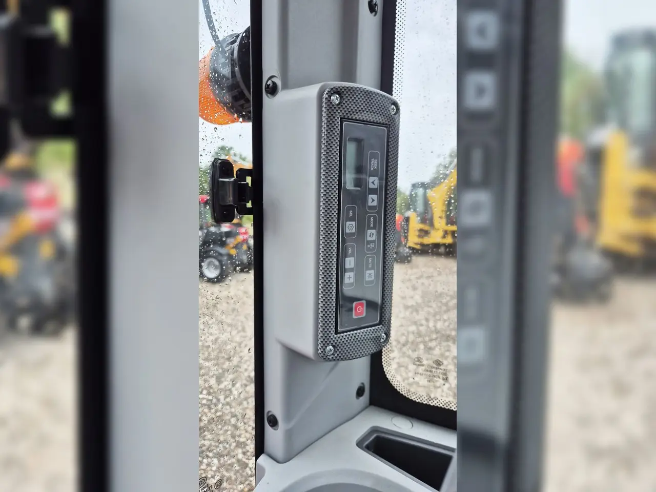 Billede 16 - MOLE M25 / 2.5 tons med Engcon rotortilt og skovlpakke / Yanmar motor