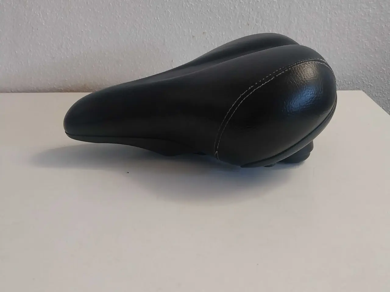 Billede 1 - Sort cykelsadel 