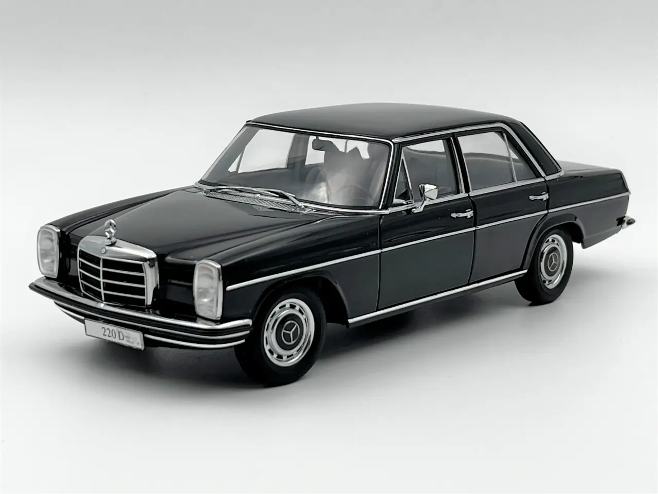 Billede 2 - 1968 Mercedes-Benz 220D /8 AUTOart - 1:18