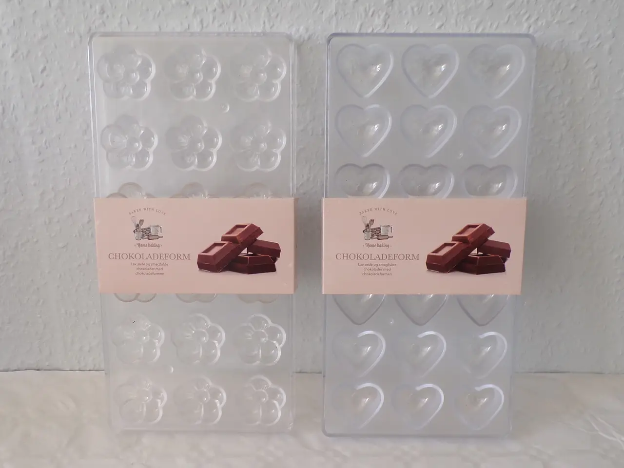 Billede 1 - 2 Chokoladeforme i hård plast 20,-