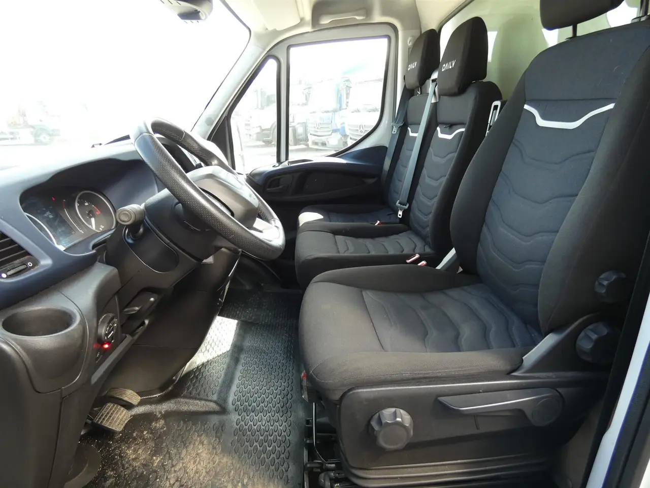 Billede 9 - Iveco Daily 35S16 3750mm 2,3 D m/Alukasse med lift Hi-Matic 156HK Ladv./Chas. 8g Aut.