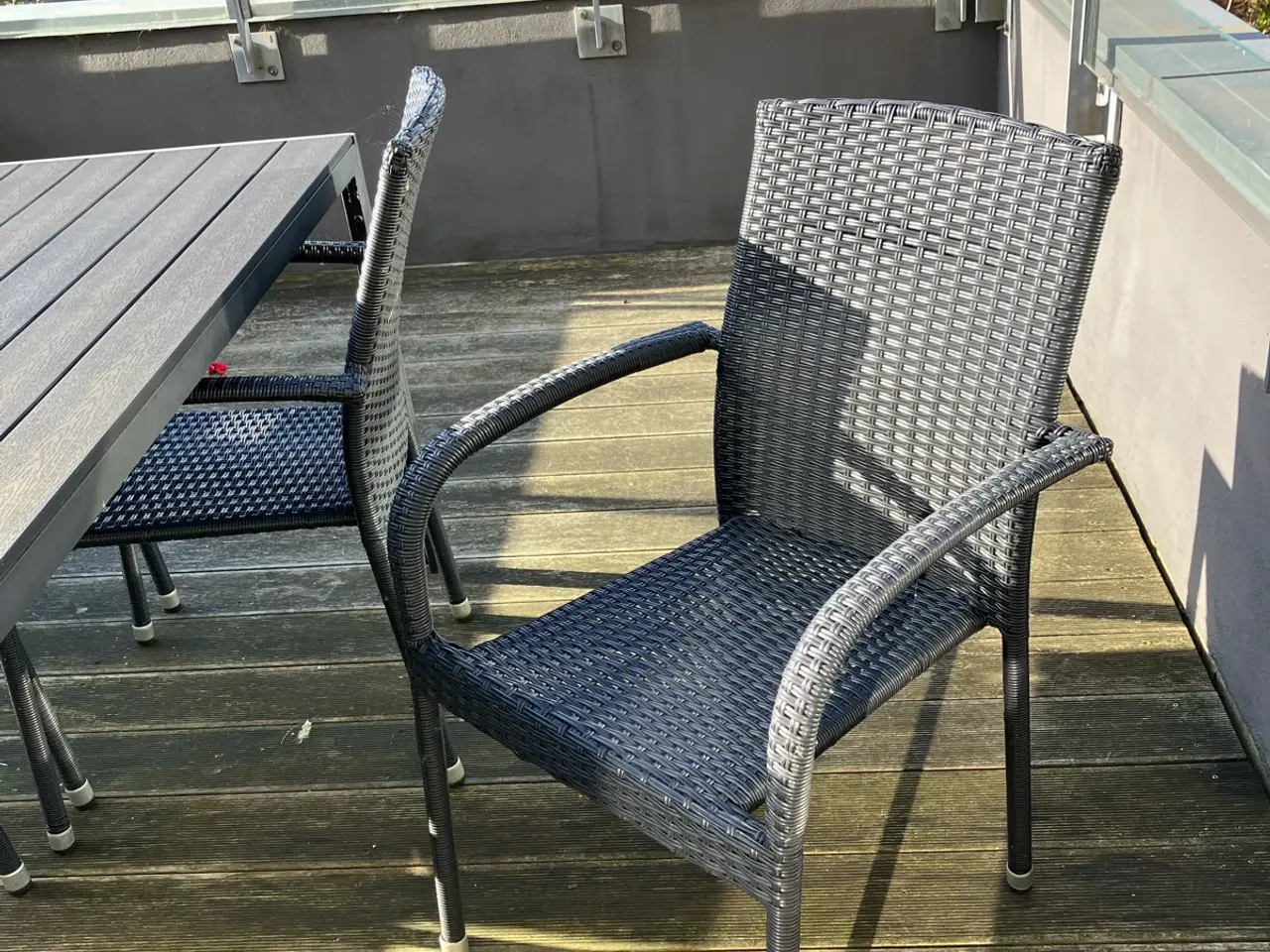 Billede 2 - Sofa bord med stole (byd gerne)