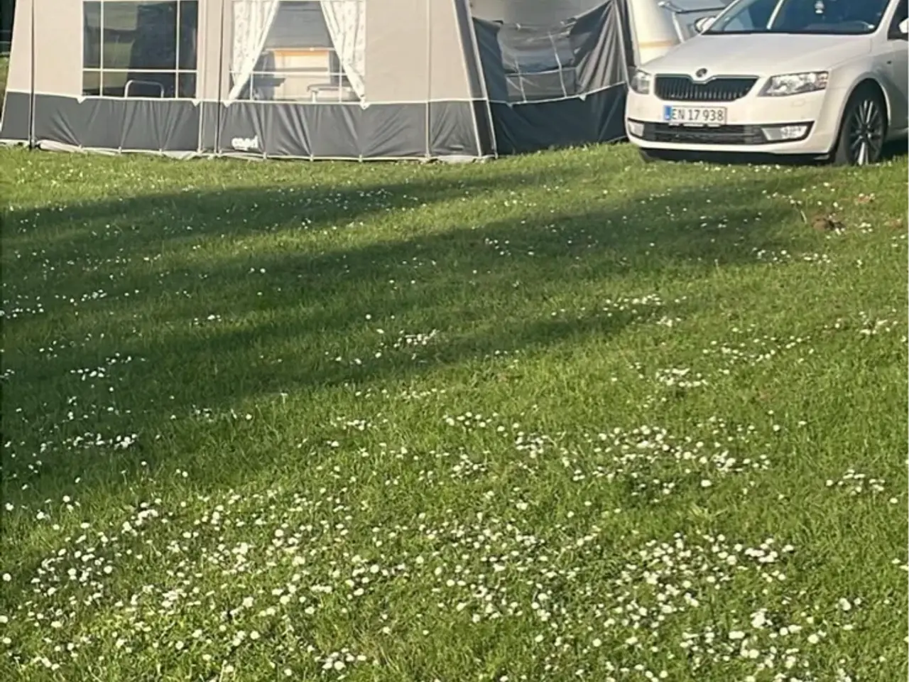 Billede 3 - Campingvogn med fortelt 