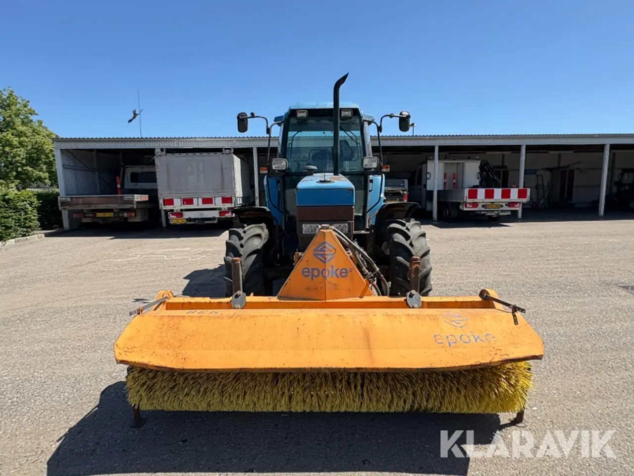 Billede 8 - Traktor Ford 6640 med kost og plov