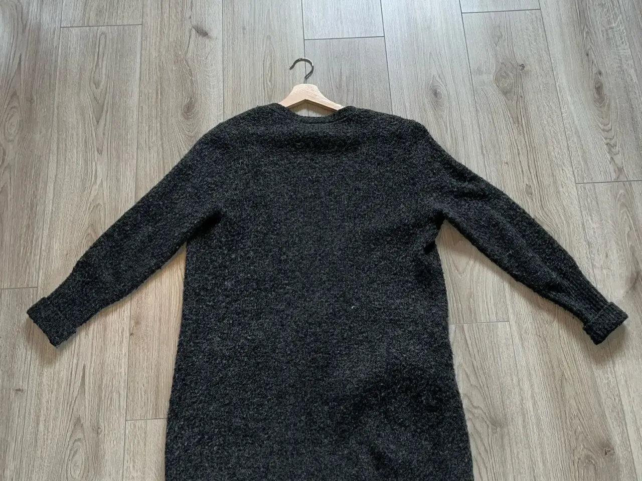 Billede 2 - Mørkegrå lang Vila cardigan
