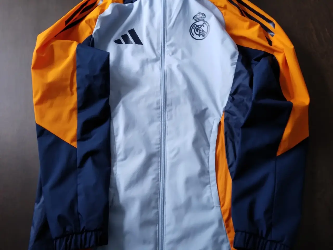 Billede 1 - Orange, lys/mørkeblå regnjakke - Real Madrid