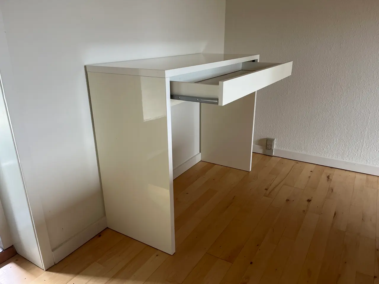Billede 4 - Skrivebord / sminkebord hvid højglans - Odense