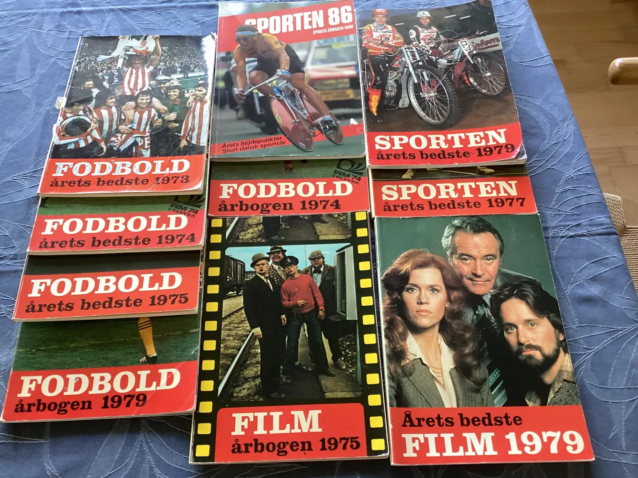 Billede 1 - Sport -og filmårbøger. 10 kr stk