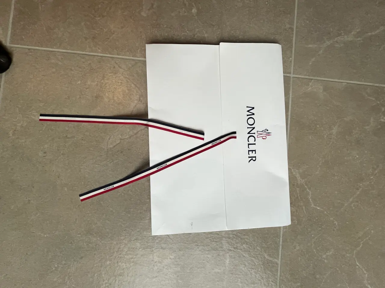Billede 3 - Moncler Poloshirt str. L og str. XL pris for 2