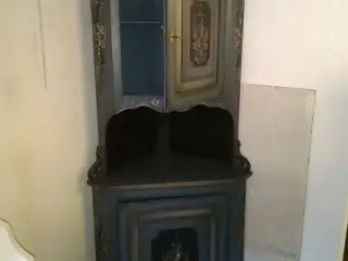 Hjørneskab, Fyrretræ