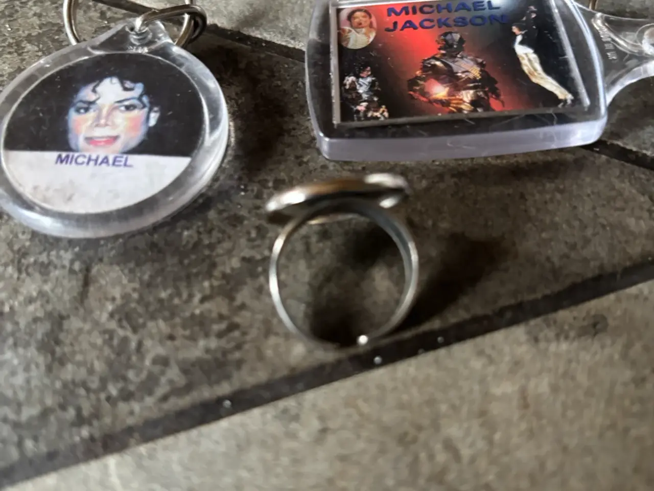 Billede 8 - Lot med Michael Jackson memobilia sælges samlet