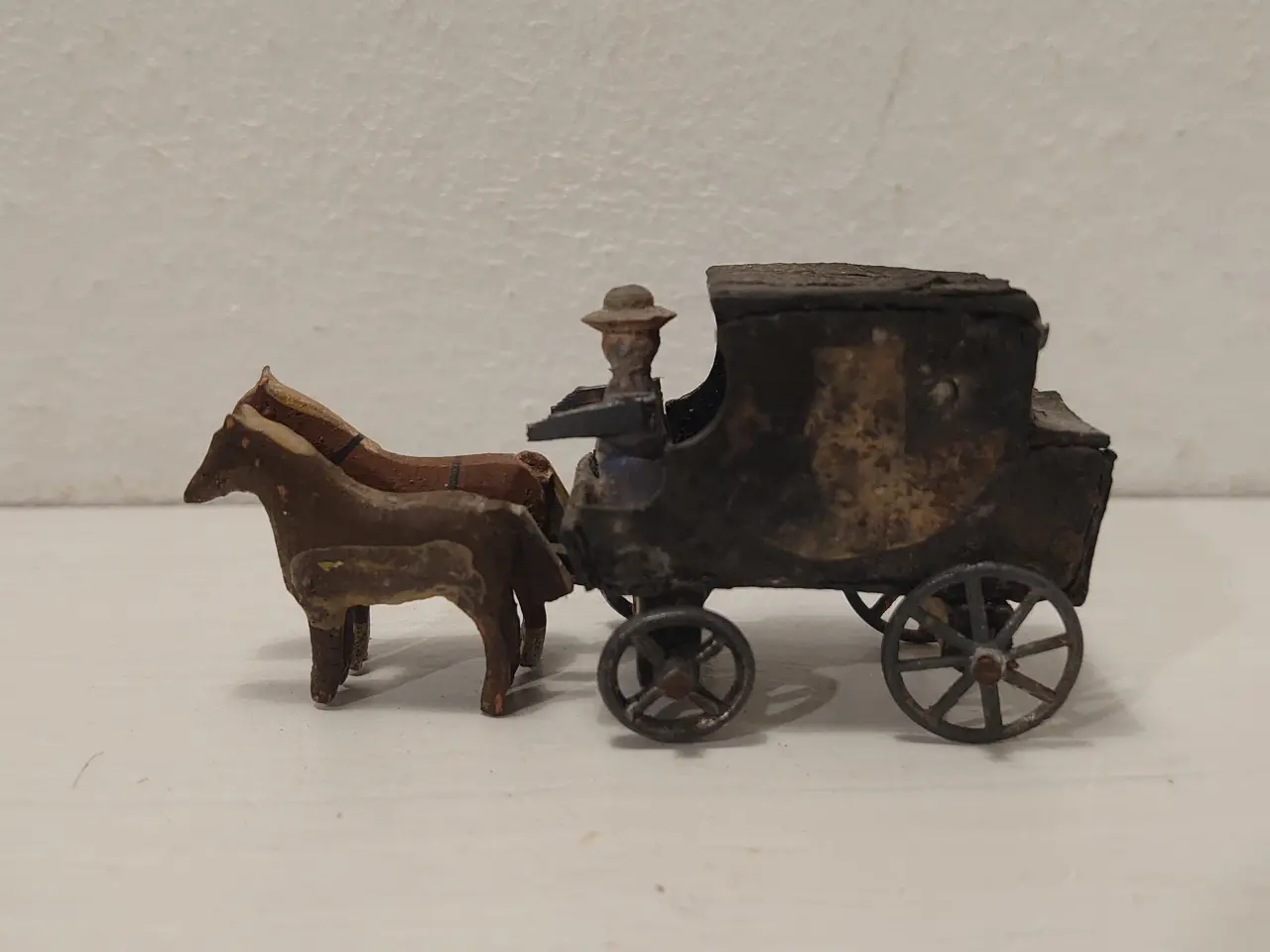 Billede 3 - Erzgebirge: Droche med kusk.Ca 1920