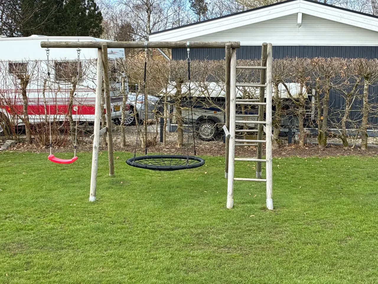 Billede 1 - Gyngestativ med redegynge og Fundamentet