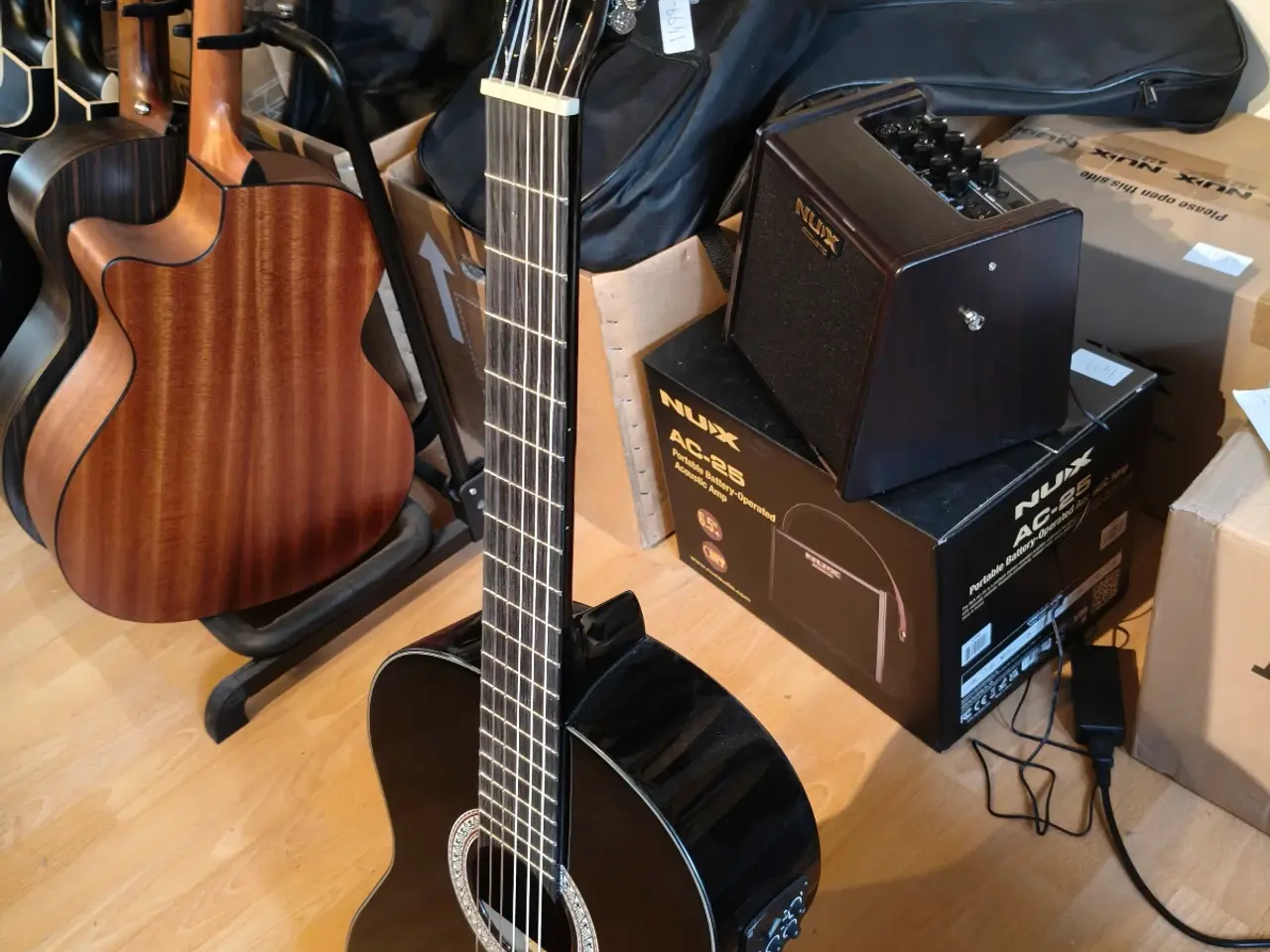 Billede 2 - Santana halvakustisk guitar sort model SAN-B8-BK-E