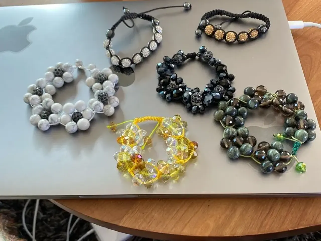 Billede 1 - Nye knyttede armbånd