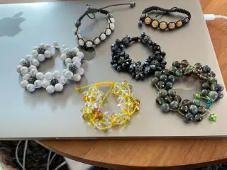 Nye knyttede armbånd