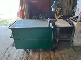 Værkstedsbord med 160mm skruestik