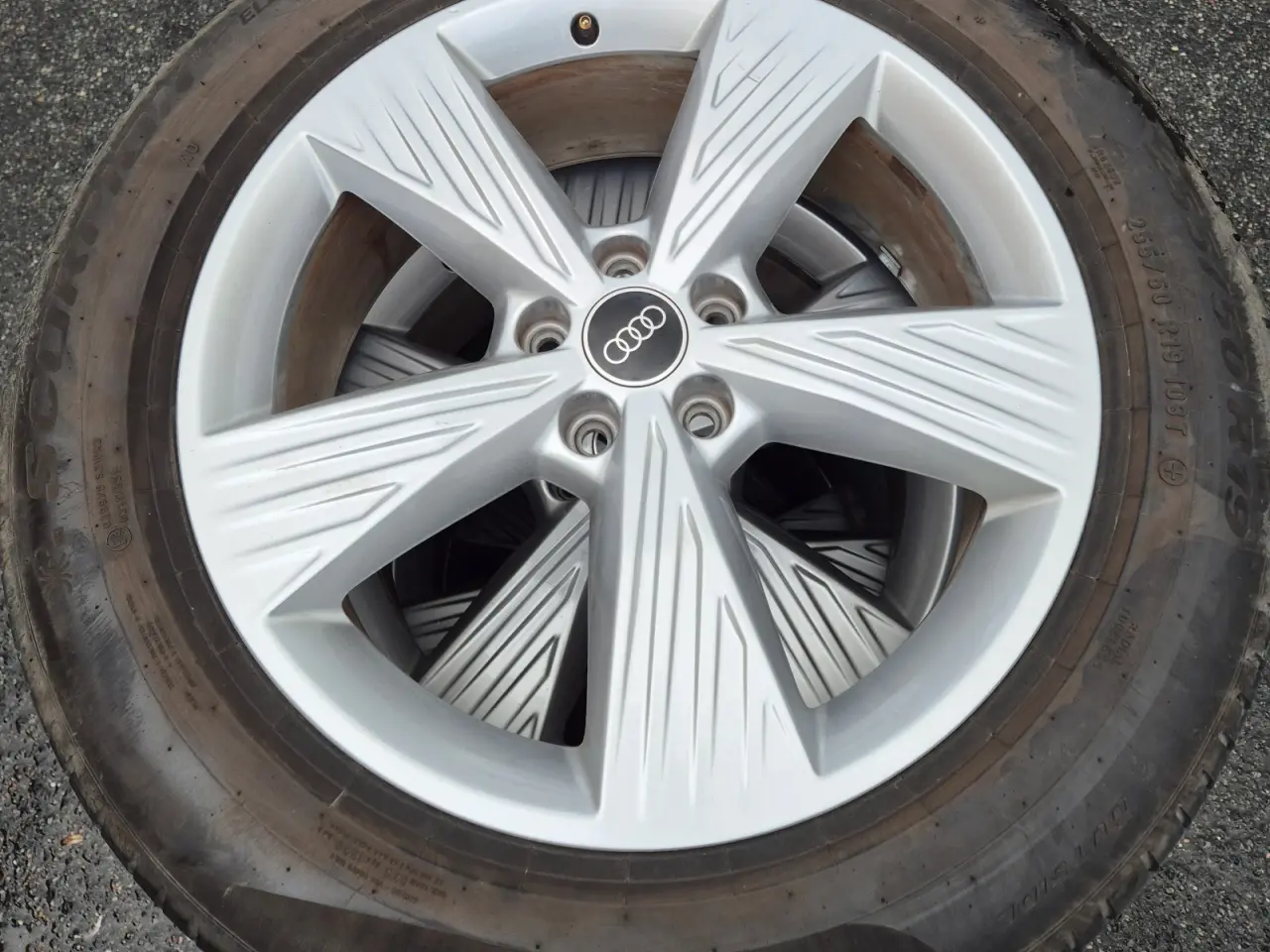 Billede 1 - Audi E-tron Q4 R19 sommerdæk