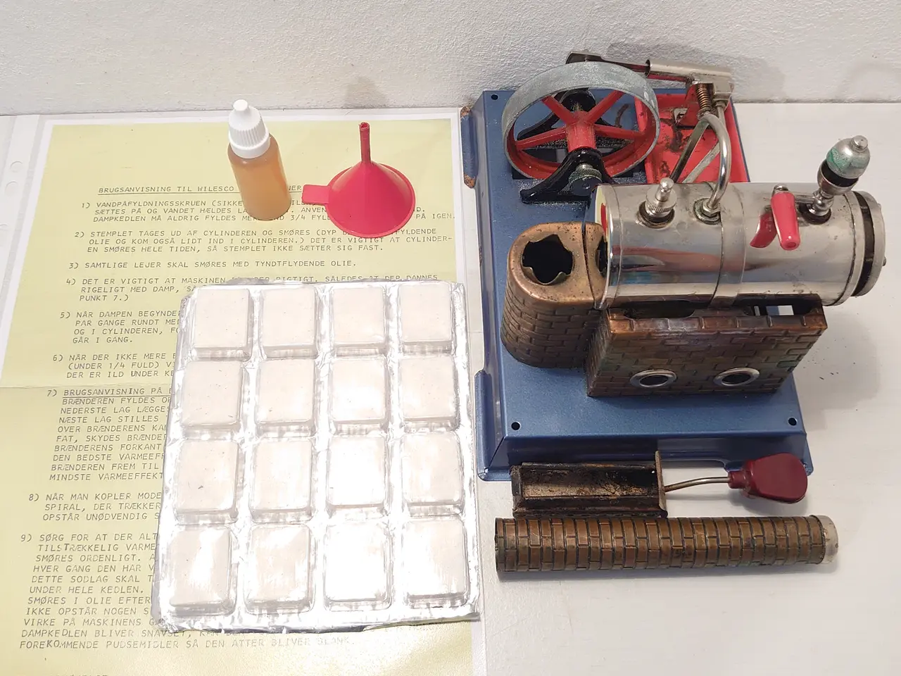 Billede 4 - Wilesco dampmaskine D6 incl. tragt, olie mm.