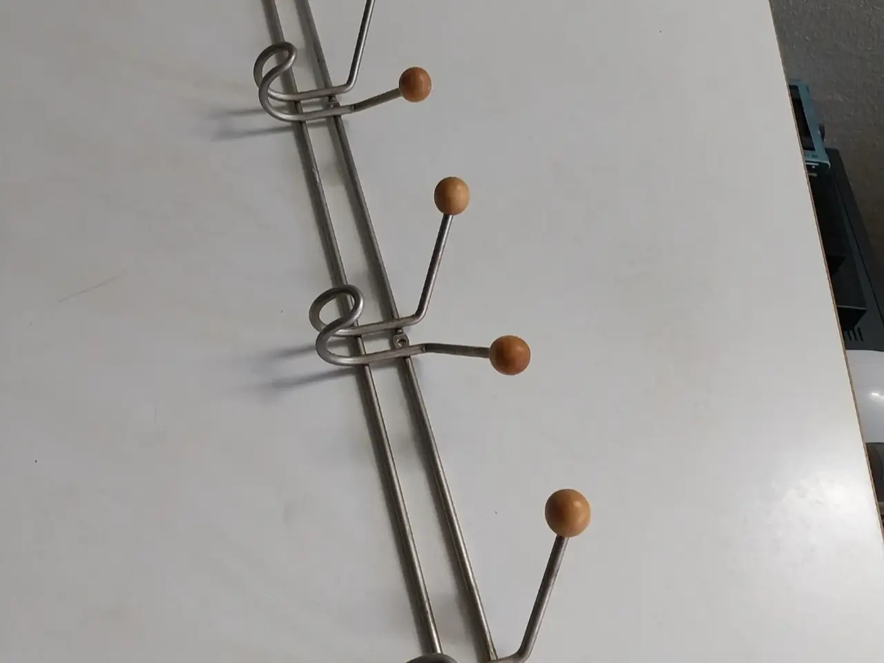 Billede 1 - Knagerække. 70 cm