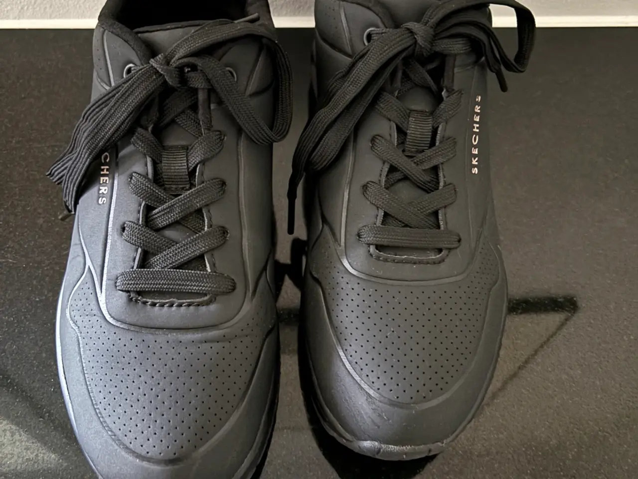 Billede 1 - Sketchers stand on air, str 38