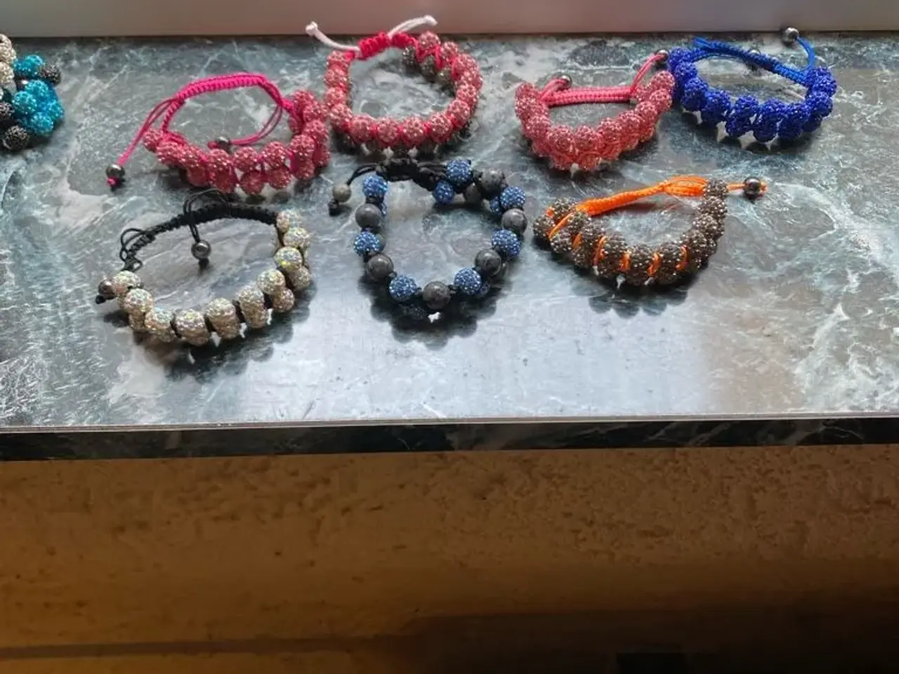 Billede 1 - Nye knyttede armbånd