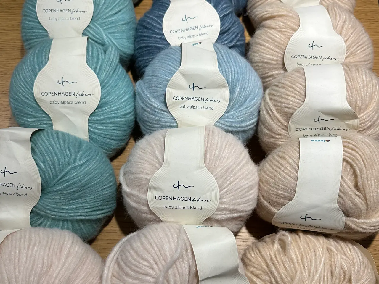 Billede 1 - 700 g. + stor rest,CF, Baby Alpaca Blend. Røgfrit
