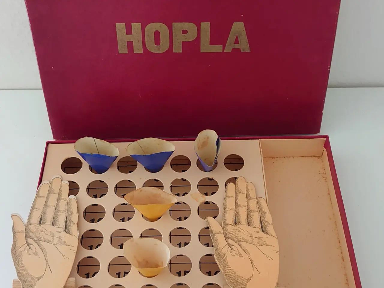 Billede 1 - "Hopla" Gammelt pointspil med papirhatte.