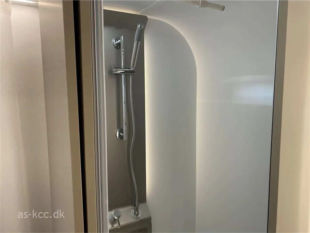 Billede 17 - 2027 - Adria Alpina 663 HT Twin Alde Centralvarme   Ny generation af Adria Alpina 663 HT