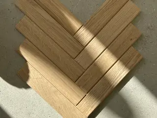 Ca 100kvm Massiv Eg sildebens parketgulv