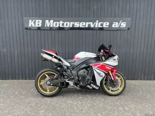 Yamaha YZF R1