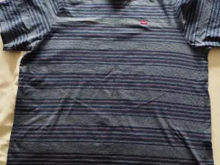 Levis T-shirt