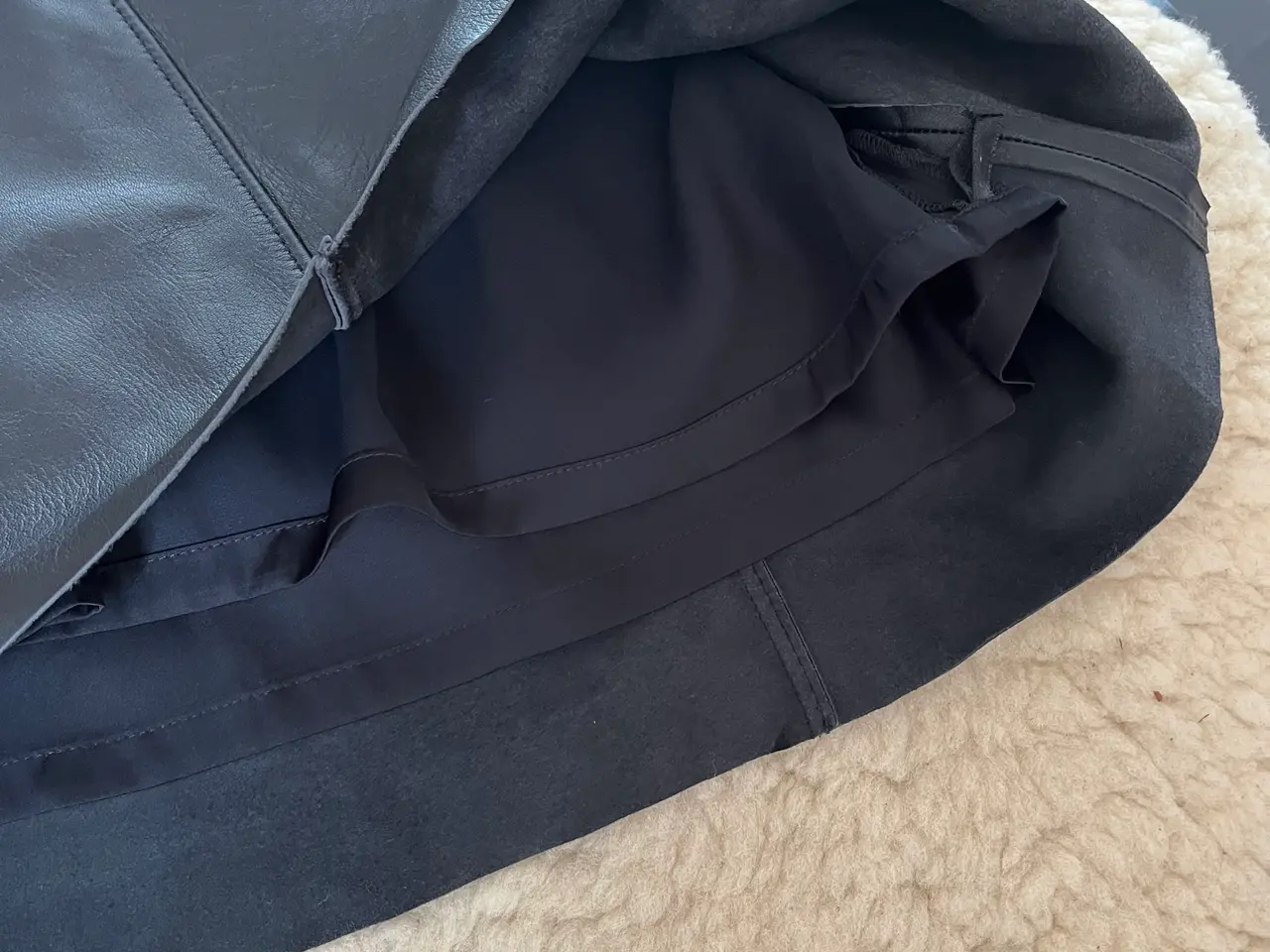Billede 13 - Sort læder nederdel Massimo Dutti str M