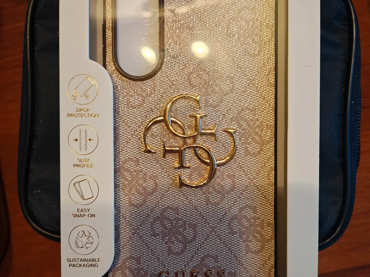 Billede 1 - Flot mobil cover sælges af mærket guess.