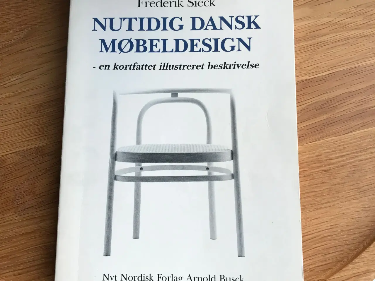 Billede 1 - Nutidig Dansk Møbeldesign af Frederik Sieck