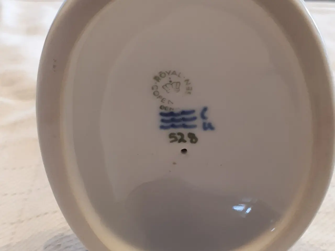 Billede 2 - Royal Copenhagen: Gåsepigen nr. 528