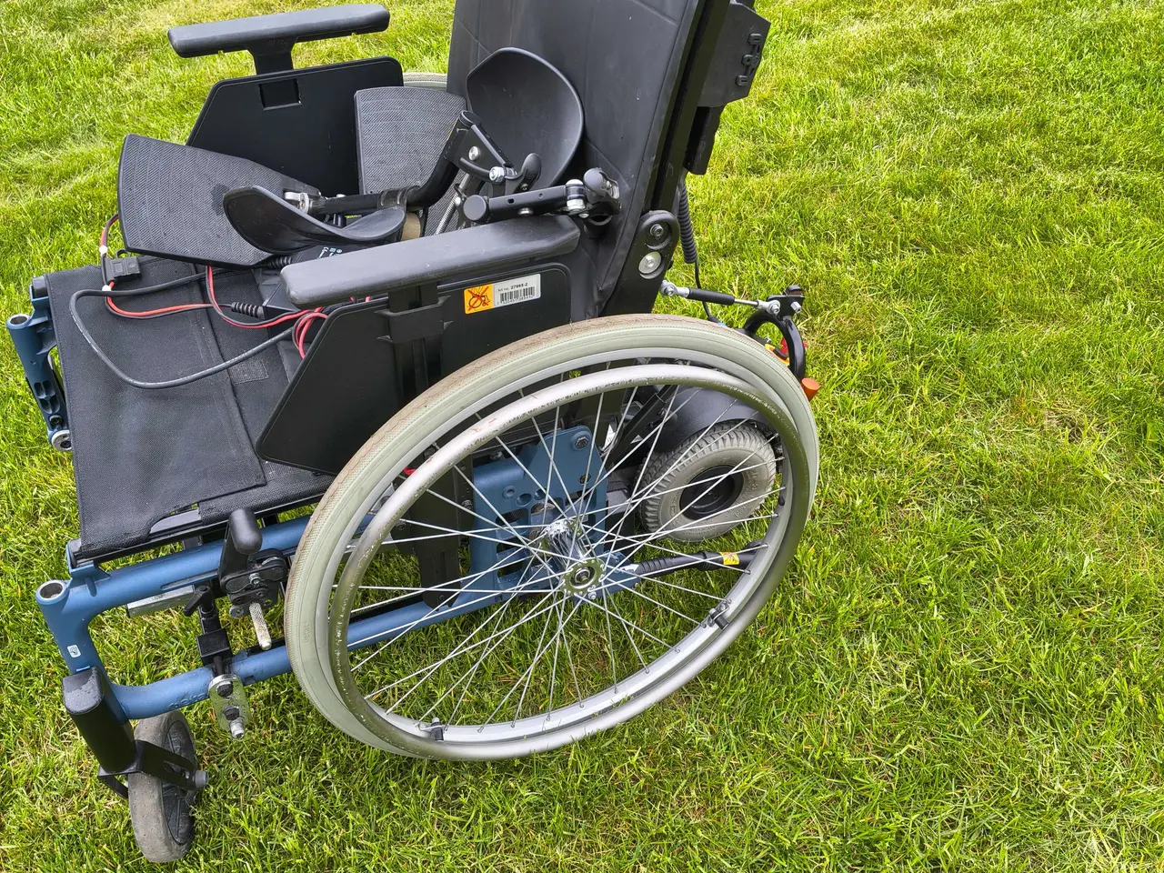 Billede 1 - Kørestol, letvægt med hjælpemotor for ledsager