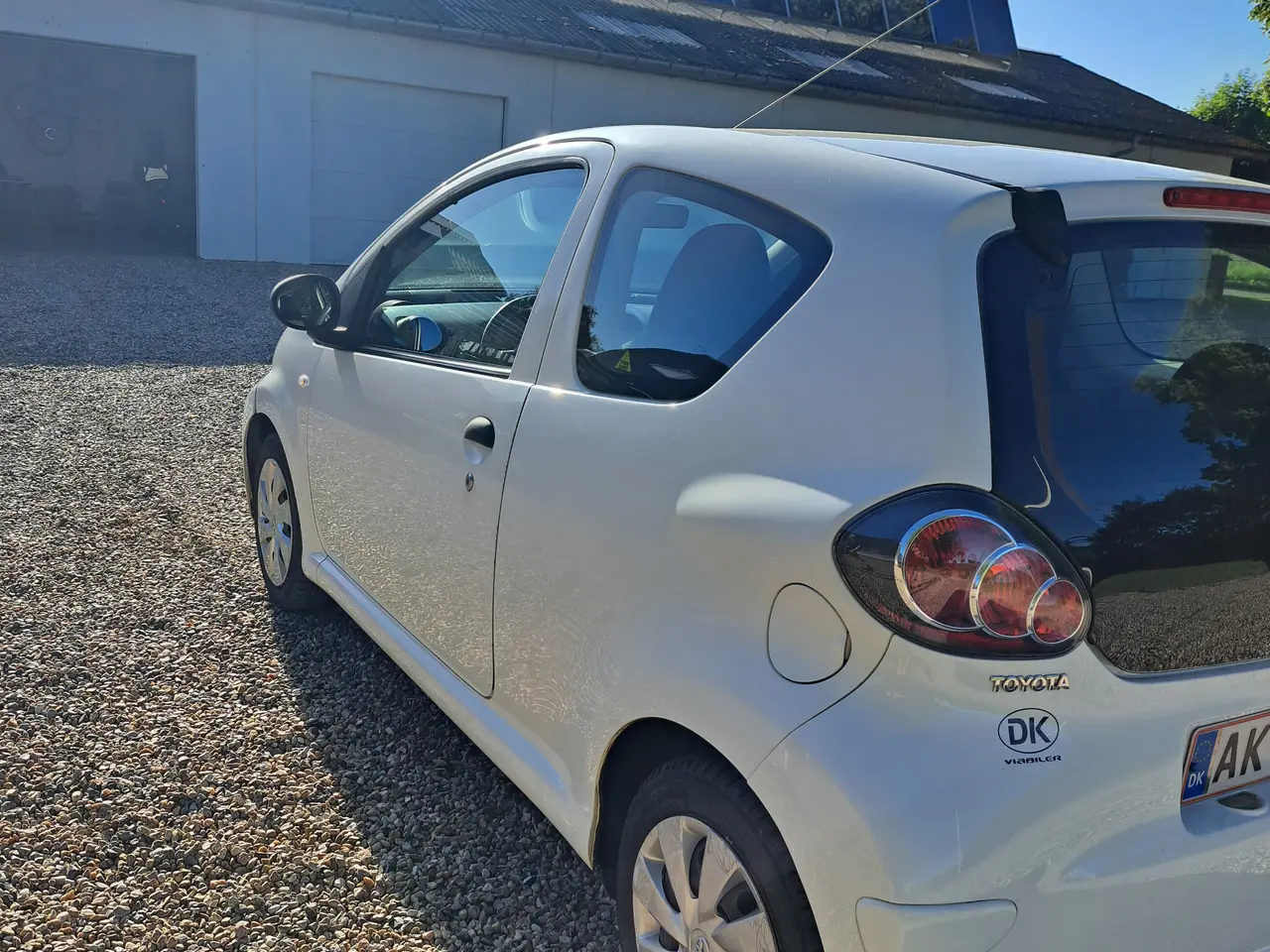 Billede 4 - helt nysynet Aygo sælges med vinterdæk