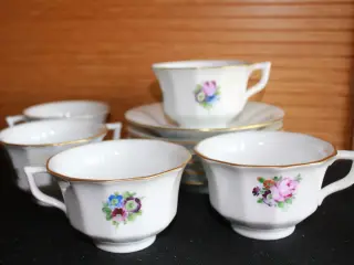 Kaffekopper "Empire, let" fra Royal Copenhagen