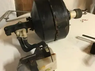 Hovedcylinder og bremseforstærker