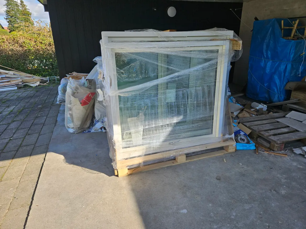 Billede 1 - 3-lags hvidt topstyret vindue BxH 134x121 cm