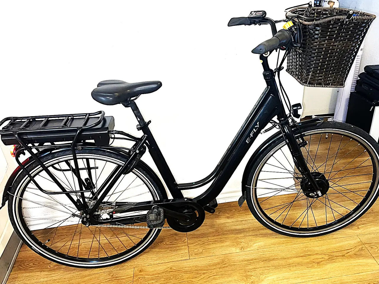 Billede 3 - flot e-fly dame elcykel 28"  7 gear.