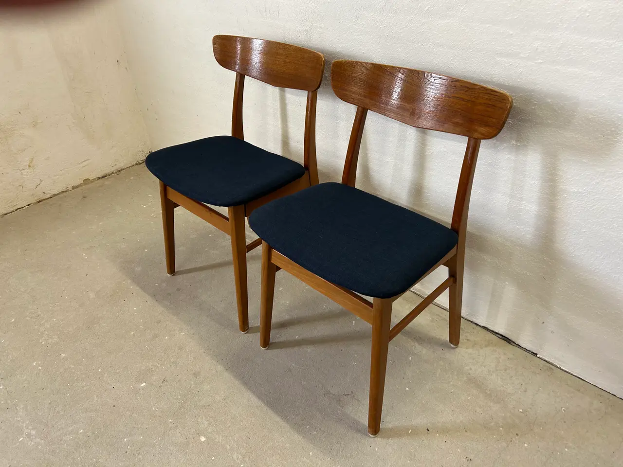 Billede 2 - 2 stk. Farstrup spisebordsstole (Model 210) –
