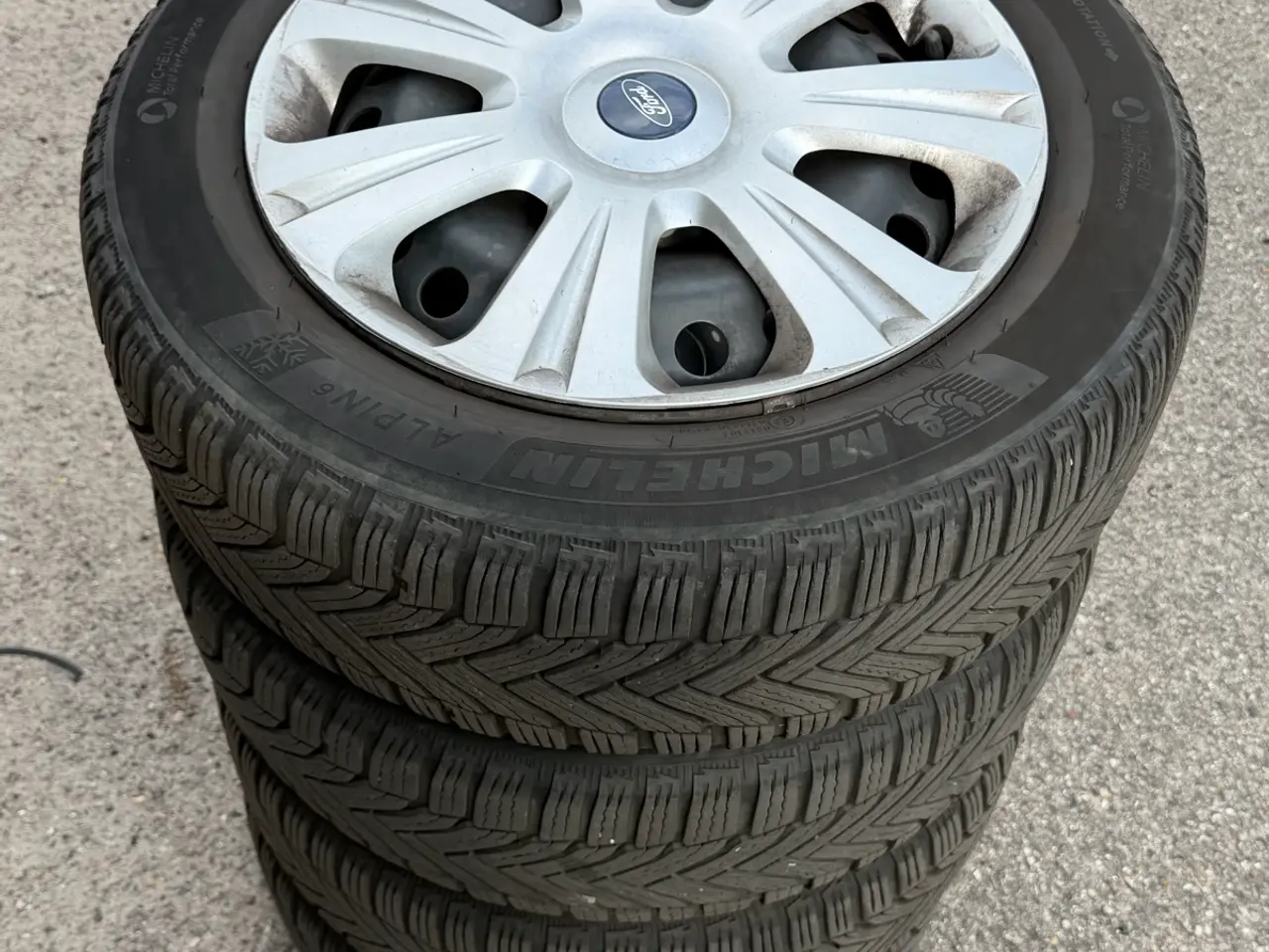 Billede 1 - Ford fælge med helårsdæk . 5x108 krydsmål